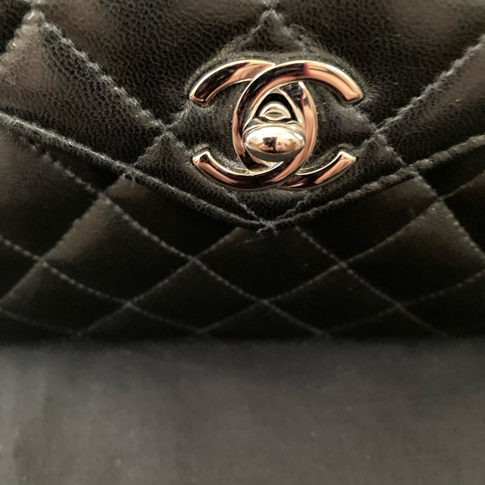 Pre-Loved Authentic CHANEL Black Leather Handbag - Picture 4 of 12